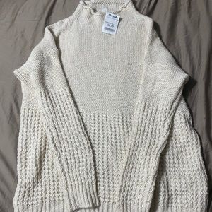 ADORABLE WOMANS SWEATER